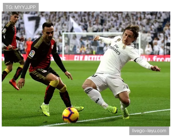 新赛季足球前瞻：豪门强势回归，黑马搅局冠军争夺战