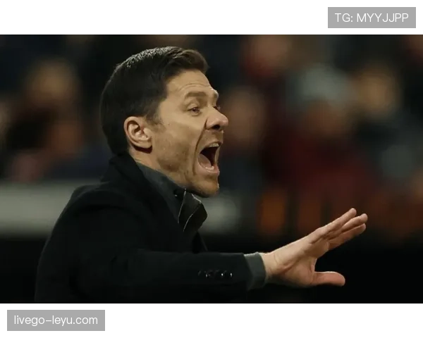 阿隆索精准长传再现经典,稳健助攻助球队强势反弹 阿隆索精准长传再现经典,稳健助攻助球队强势反弹