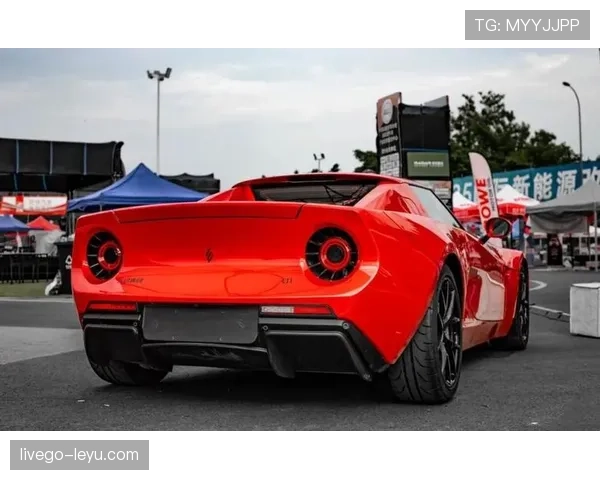 施洋家里那台百万跑车都停哪了，这生活反差太让人慌了